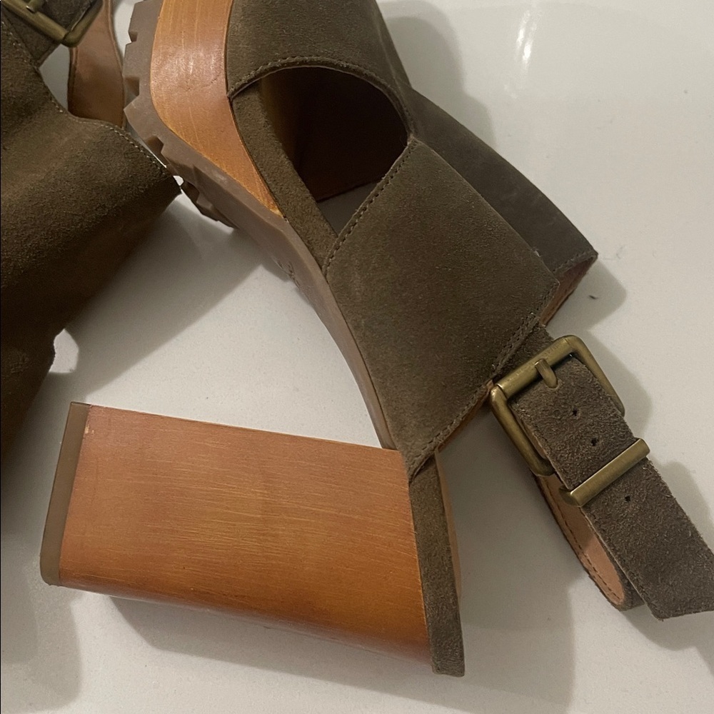 CROWN VINTAGE Olive Green Suede
Platform Chunky block Heel Ankle Straps Sz 7.5 - Picture 2 of 15
